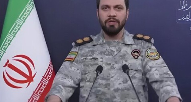 مراکز اقتصادی و بانک های دشمن را هدف قرار می دهیم