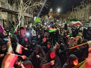 جمعیت خیره کننده مردم دارالمومنین هرسین در بیعت با رهبر  امت