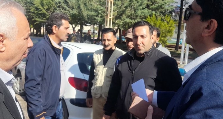 بازدید سرزده فرماندار هرسین از ادارات خدمات رسان/ تاکید بر خدمت و جلب رضایتمندی مردم