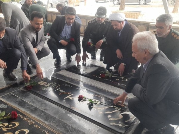 مزار شهدای شهرستان هرسین غبار روبی وعطر افشانی شد