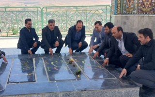 غبار روبی مزار شهدای گمنام در هرسین
