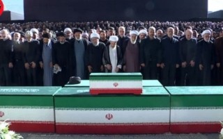 مصلای تهران محل تدفین قلوب مسلمین