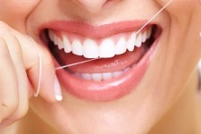 ادعای تازه دندانپزشکان درباره نخ‌ دندان 