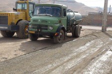 آغاز عمليات خاكبرداري، تسطيح و شن ريزي معابر در برخی روستاهاي بخش مرکزی