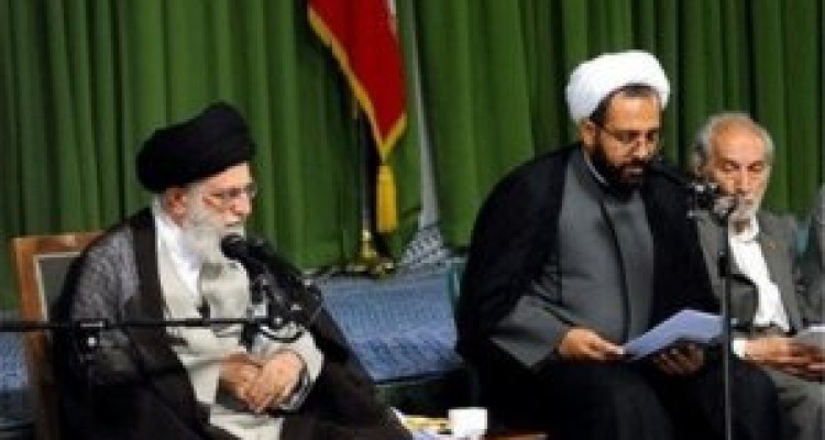 شطحیات "احمد" رویارویی ادبیات انقلاب با اشرافی گری دهه ۷۰ بود/ شعرای انقلاب نگذارند راه احمد در مقابله با شبه روشنفکرها فراموش شود