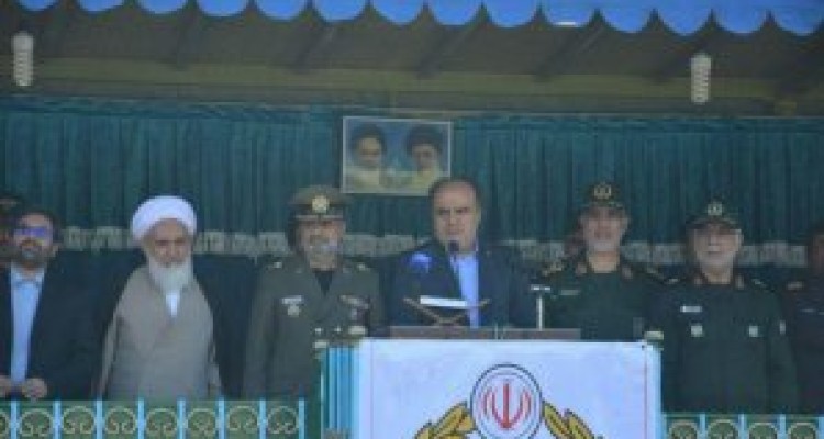 استاندار کرمانشاه: تقویت بودجه دفاعی کشور باید از مهمترین اولویت ها باشد/ امام جمعه کرمانشاه: همه باید پاسدار اسلام باشیم/فرمانده قرارگاه منطقه‌ای غرب ارتش: ارتش آمادگی رزمی صد در صد برای مقابله با دشمنان را دارد 