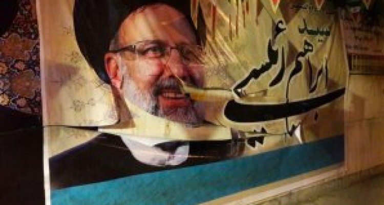 تخریب تمام بنرهای ستاد مرکزی سید ابراهیم رییسی در کرمانشاه/ خسارت زدن به هزینه های شخصی جوانان ستاد با ندای فحاشی