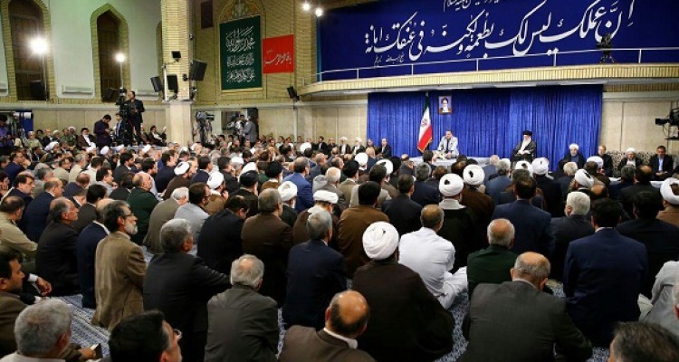 مسئولان باید با دشمن خارجی و عوامل داخلی او فاصله‌گذاری جدی کنند