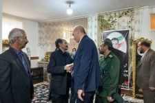 دیدار مسئولین شهرستان هرسین با خانواده شهید منصوری