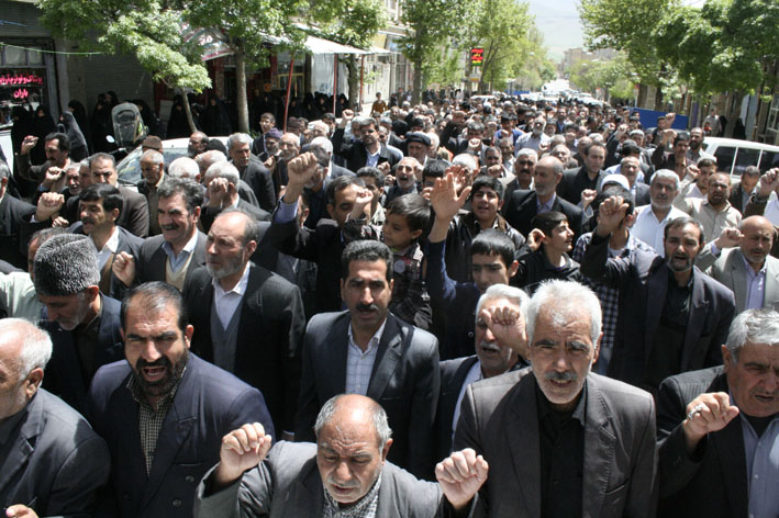 راهپیمایی نمازگزاران شهرستان هرسین در اعتراض به جنایات آل سعود+تصویر