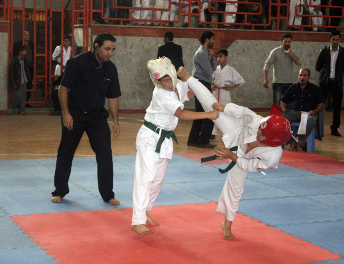 آغاز مسابقات کیوکوشین کاراته قهرمانی کشور جام شهید حسینی در  هرسین 
