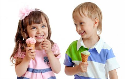 از چه سنی به کودک بستنی بدهیم؟