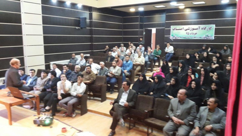 کارگاه آموزشی تشریح آیین نامه های قانون نظام صنفی درشهرستان هرسین برگزار گردید 