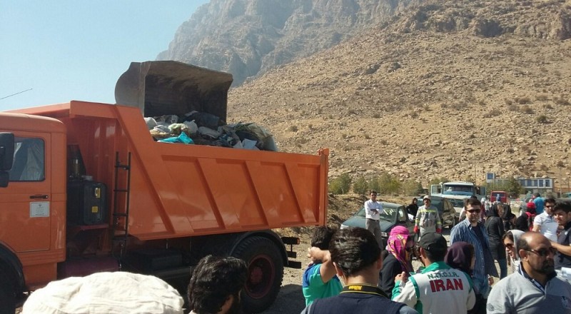 پاكسازی رودخانه دینورآب بیستون با حضور فعالان محيط زیستی استان کرمانشاه+تصویر