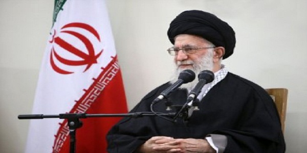 جوانان مؤمن و انقلابی را بسیار دوست دارم و از آنان پشتیبانی می کنم/از افراد متزلزل در راه دین و انقلاب باید حذر و پرهیز کرد