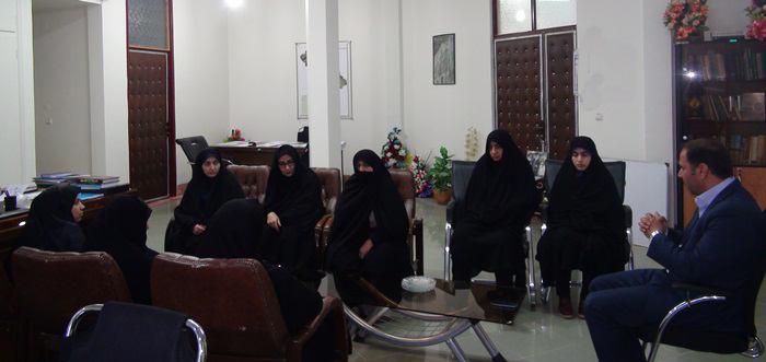 نشست فرماندار شهرستان هرسین با اعضای کانون فرهنگی اجتماعی بانوان 