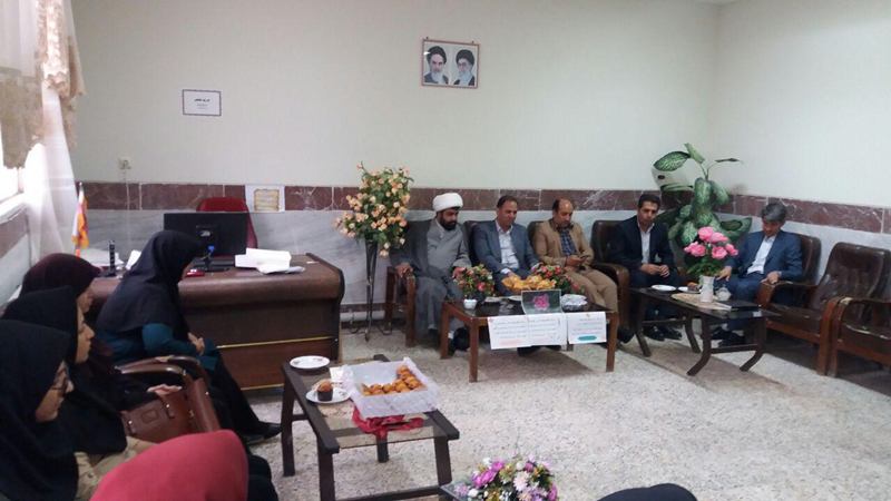  ديدار امام جمعه و فرماندار هرسين با تعدادي از معلمين اين شهرستان