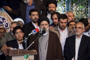 وضع موجود کشور با امکاناتی که داریم همخوانی ندارد/ مردم دولتی می خواهند که دولتمردانشان کاسب و تاجر نباشند