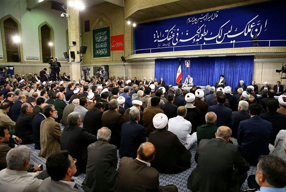 مسئولان باید با دشمن خارجی و عوامل داخلی او فاصله‌گذاری جدی کنند