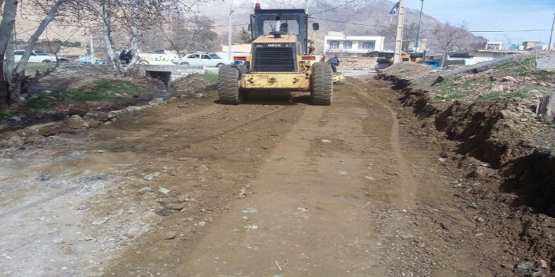 بهسازی وشن ریزی وتراکم وتسطیح جاده روستای محمد آباد هرسین