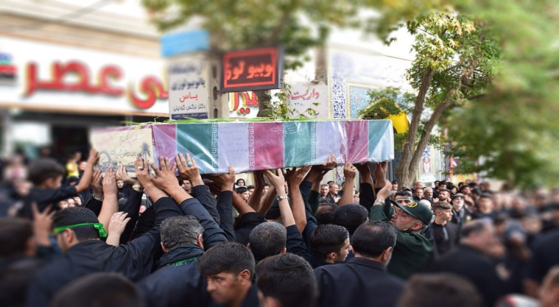تصاویری از مراسم تاسوعای حسینی در هرسین/تشییع پیکر پاک دو شهید دوران دفاع مقدس بر دستان عزاداران حسینی