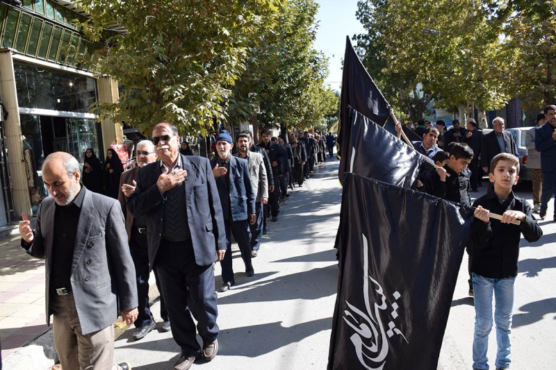 راهپیمایی جاماندگان اربعین در هرسین/ ندای لبیک یا حسین طنین انداز شد+ تصاویر