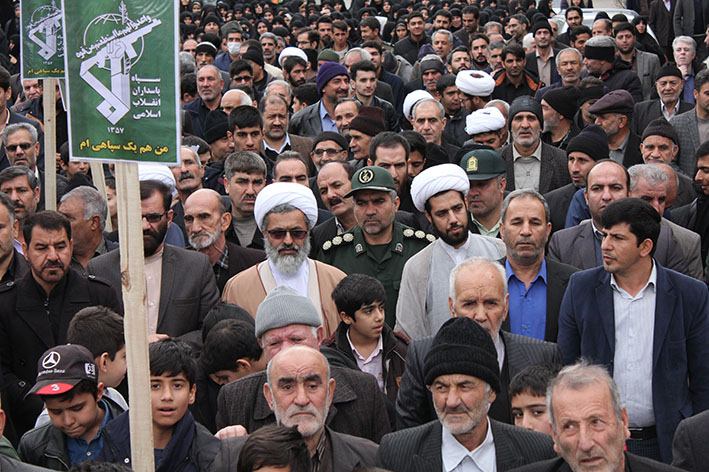 حضور پرشور نمازگزاران هرسینی در راهپیمایی حمایت از سپاه پاسداران + عکس 
