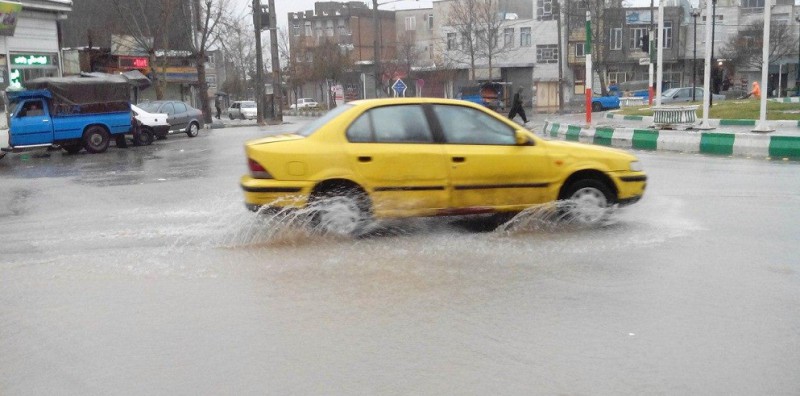 بارش شدید باران و آبگرفتگی معابر در هرسین+فیلم و عکس
