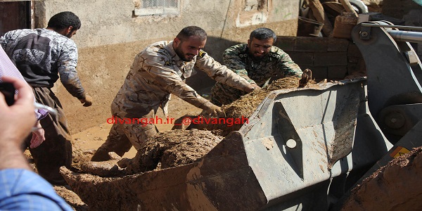 خدمات رسانی پرسنل سپاه ناحیه هرسین ، بسیجیان و گروه های جهادی در روستای سیل زده کهریز 