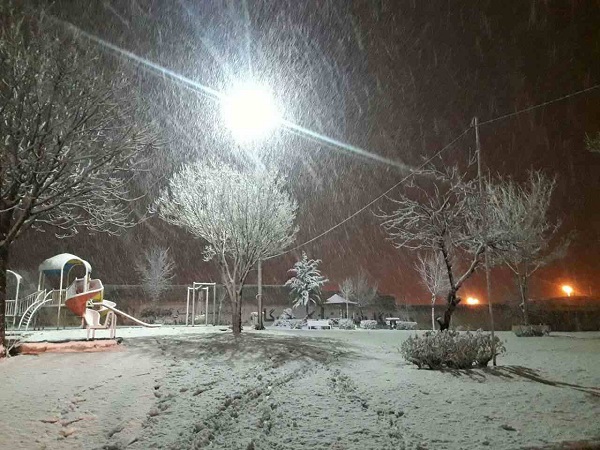 بارش برف شهرستان هرسین را سفید پوش کرد+ تصاویر