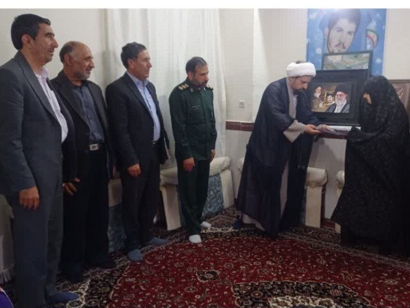 دیدار با خانواده معظم شهدای فرهنگی در شهرستان هرسین