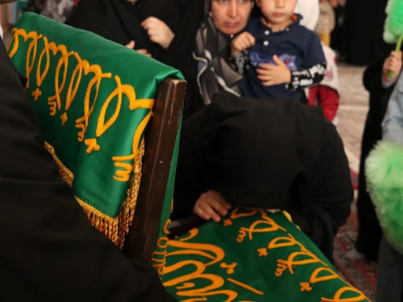 استقبال مردمی از کاروان خادمین و پرچم رضوی در هرسین