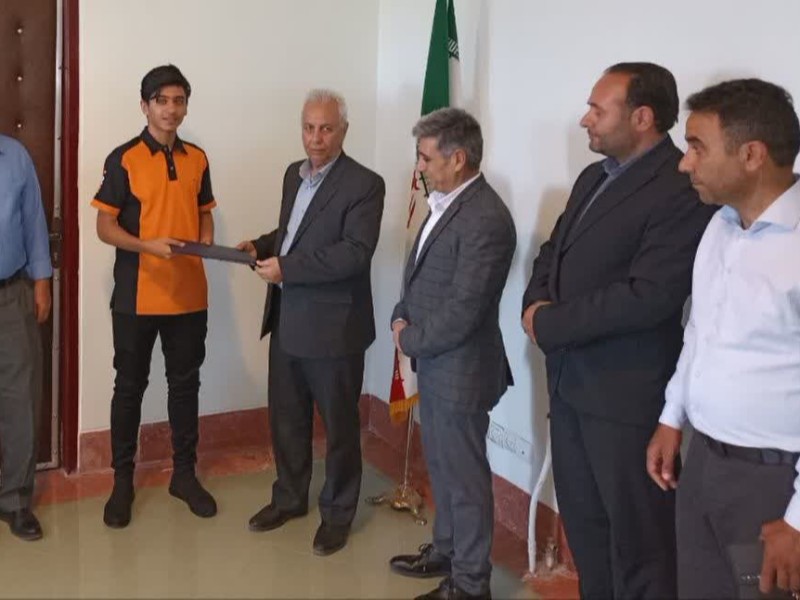 تجلیل از بازیکن ملی پوش فوتسال جوانان کشور در هرسین