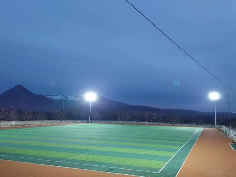 پایان عملیات اجرایی پیست و برج های روشنایی استادیوم فوتبال انقلاب هرسین