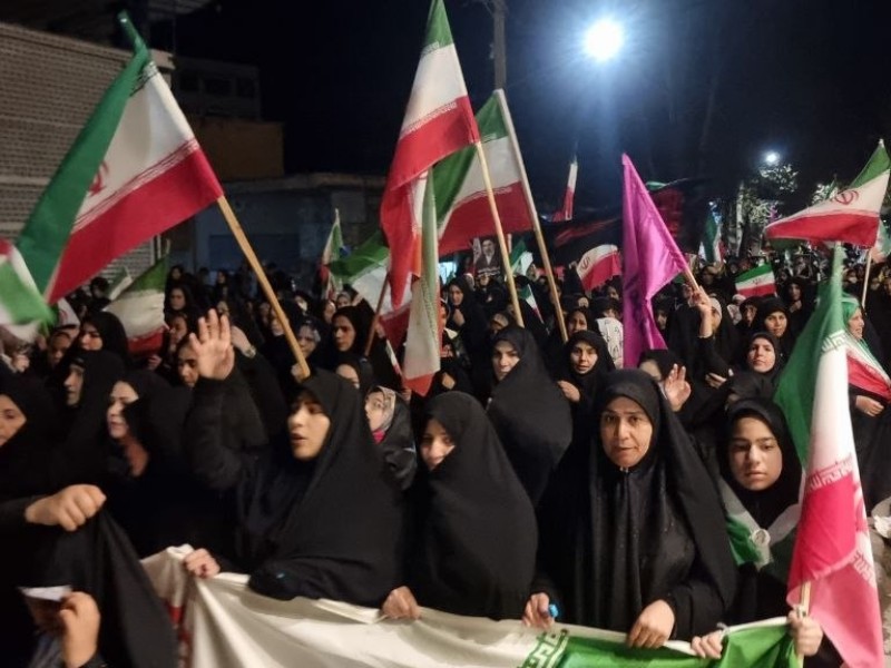 لبیک مردم هرسین  به رهبر انقلاب؛ خیابان در اختیار ولایت می‌ماند