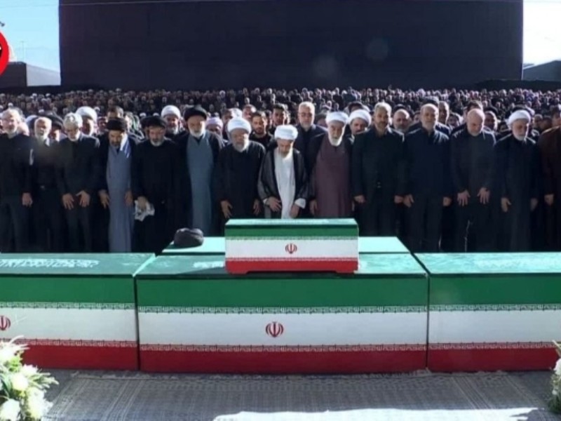 مصلای تهران محل تدفین قلوب مسلمین